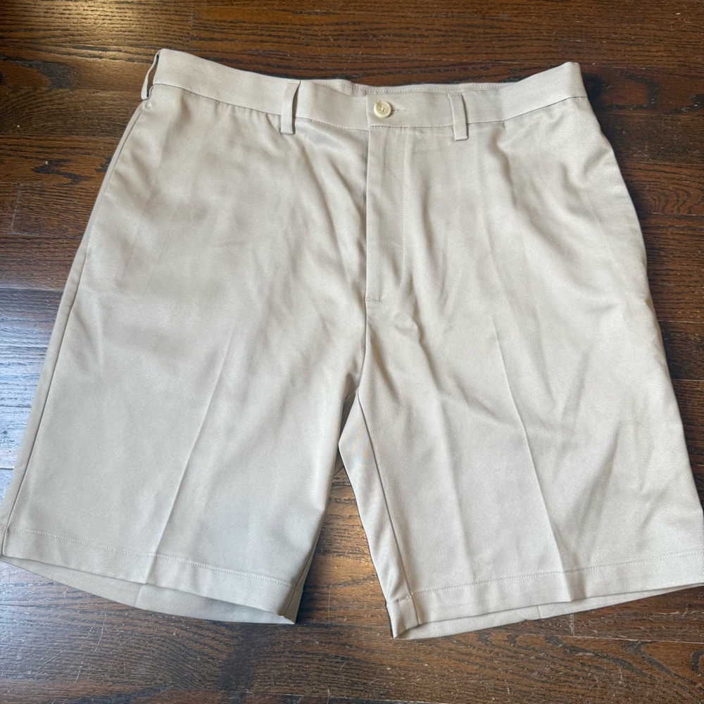 Roundtree & Yorke Travel Smart Men’s Kaki Shorts Sz 36, 9 inch inseam